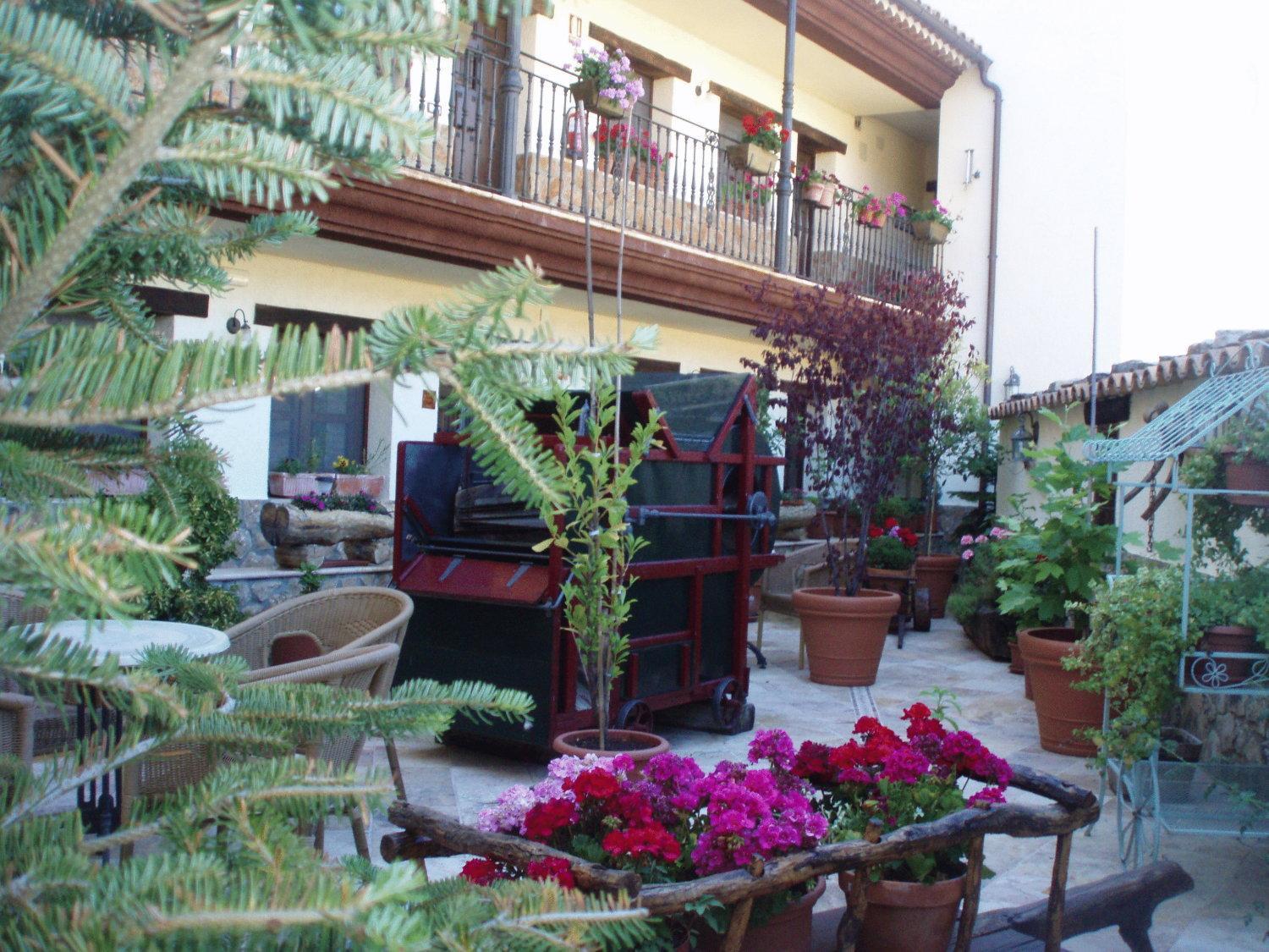 Hostal Restaurante La Muralla Canete  Eksteriør billede