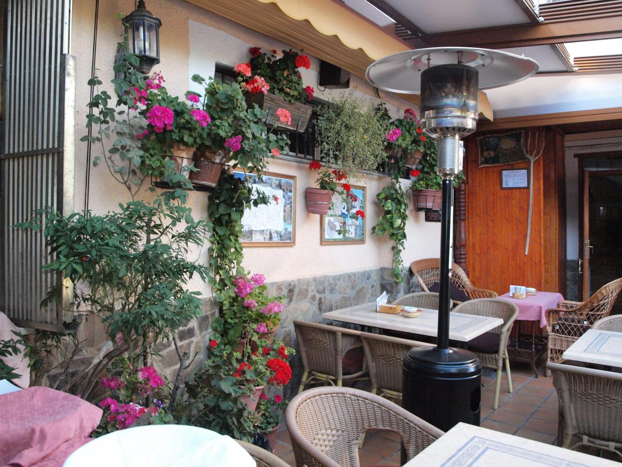Hostal Restaurante La Muralla Canete  Eksteriør billede