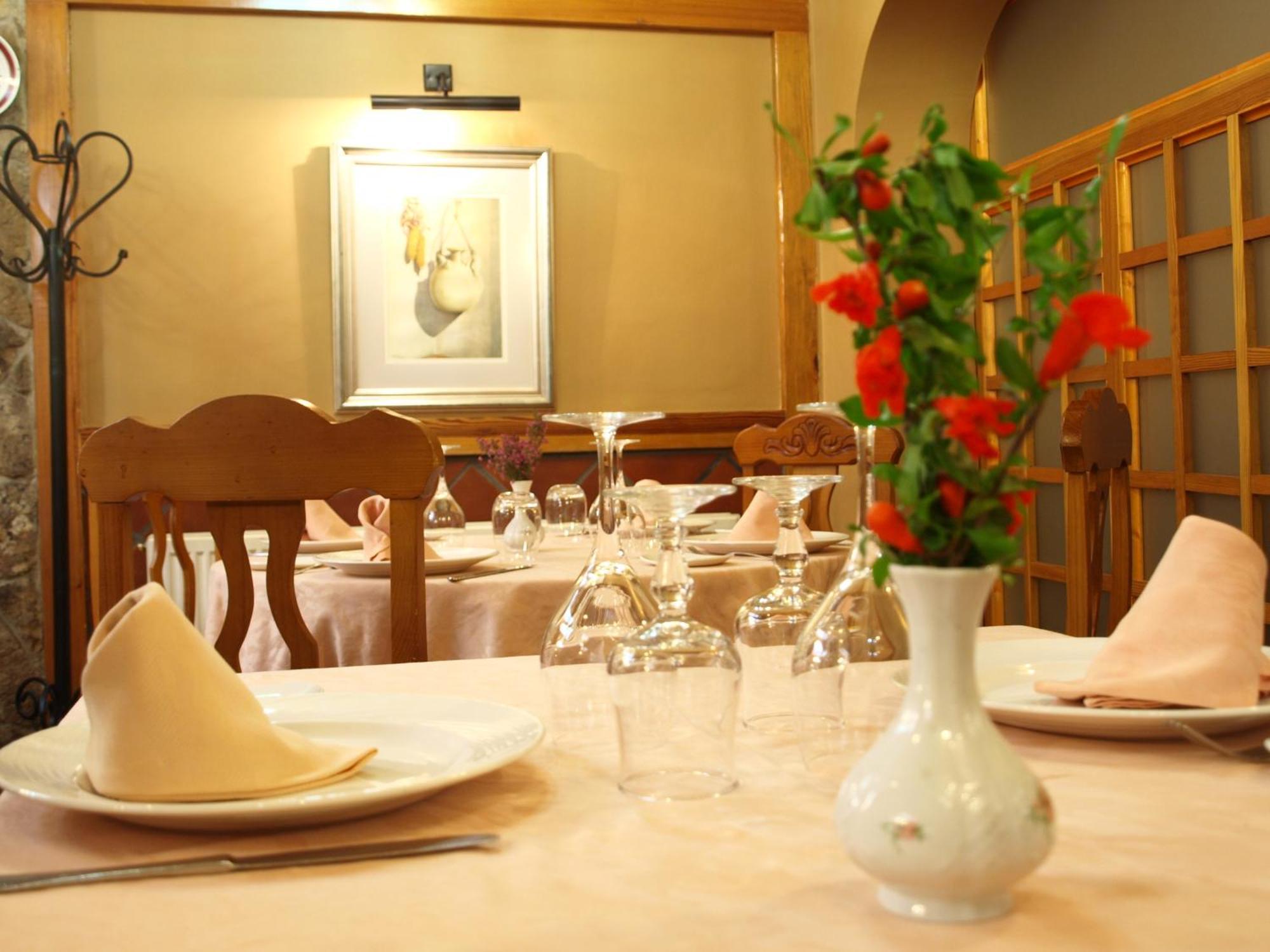 Hostal Restaurante La Muralla Canete  Eksteriør billede