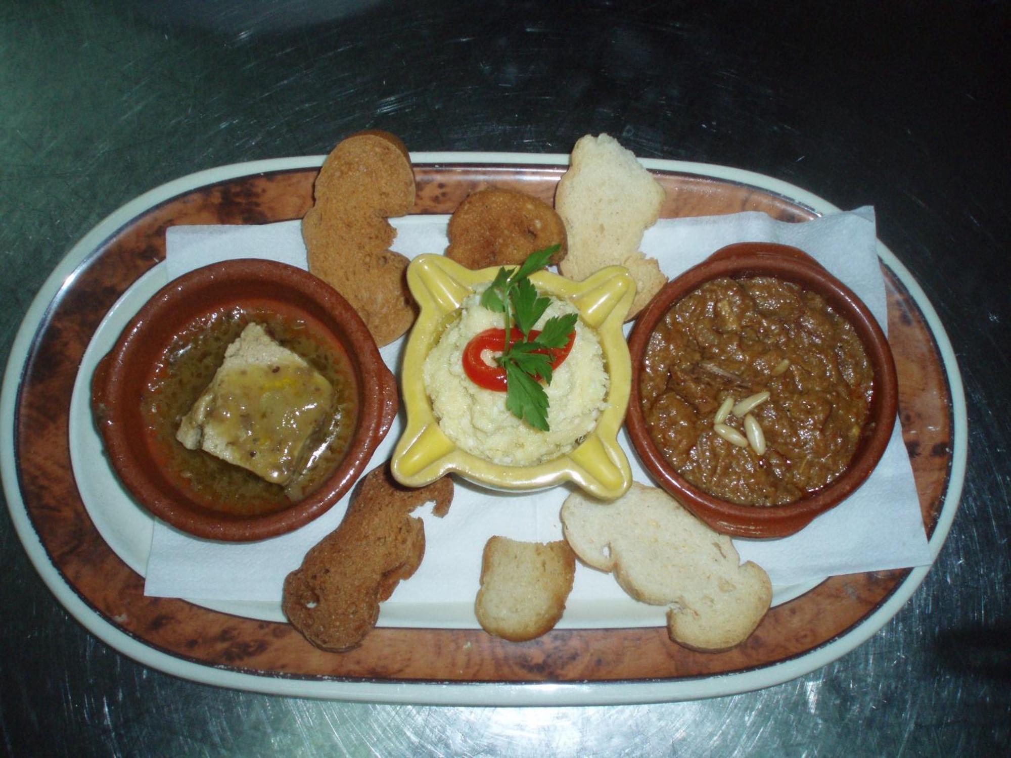 Hostal Restaurante La Muralla Canete  Eksteriør billede