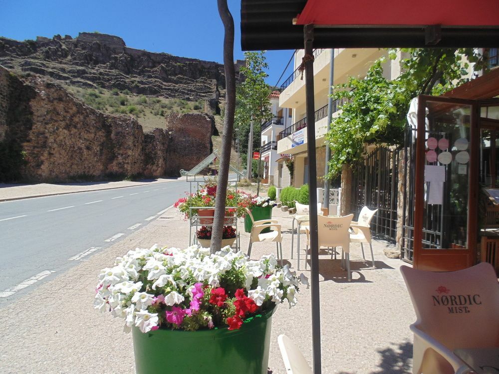 Hostal Restaurante La Muralla Canete  Eksteriør billede